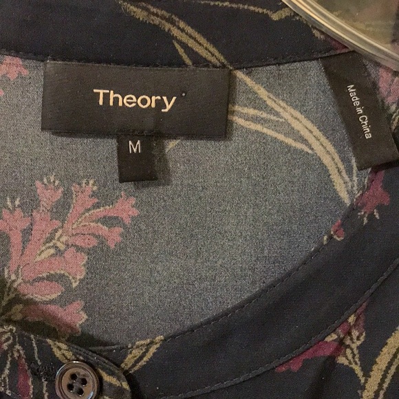 Theory silk floral popover henley blouse SZ M Beautiful! - Picture 4 of 5